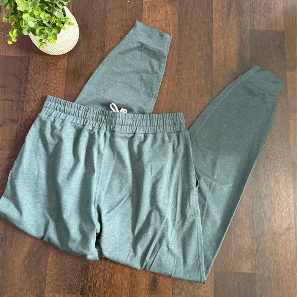 Vuori Women’s DreamKnit Performance Jogger - Picture 7 of 11